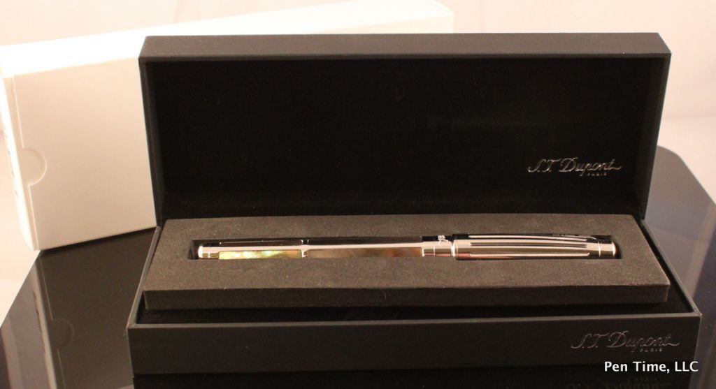 S.T. Dupont D-Line Medium Pearl White/ Gold Fountain Pen