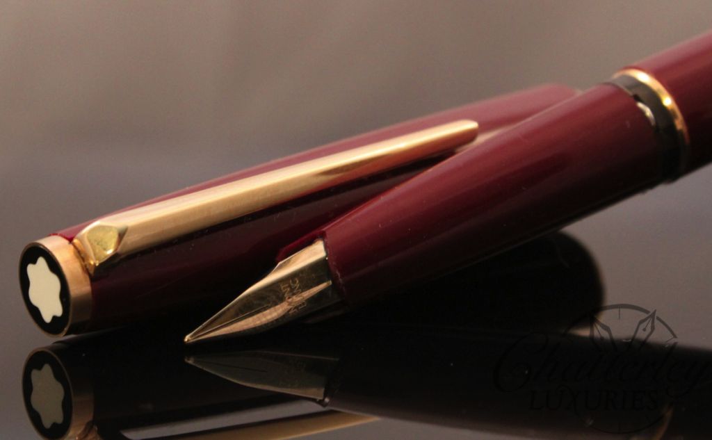 Montblanc 220 Classic Burgundy Fountain Pen