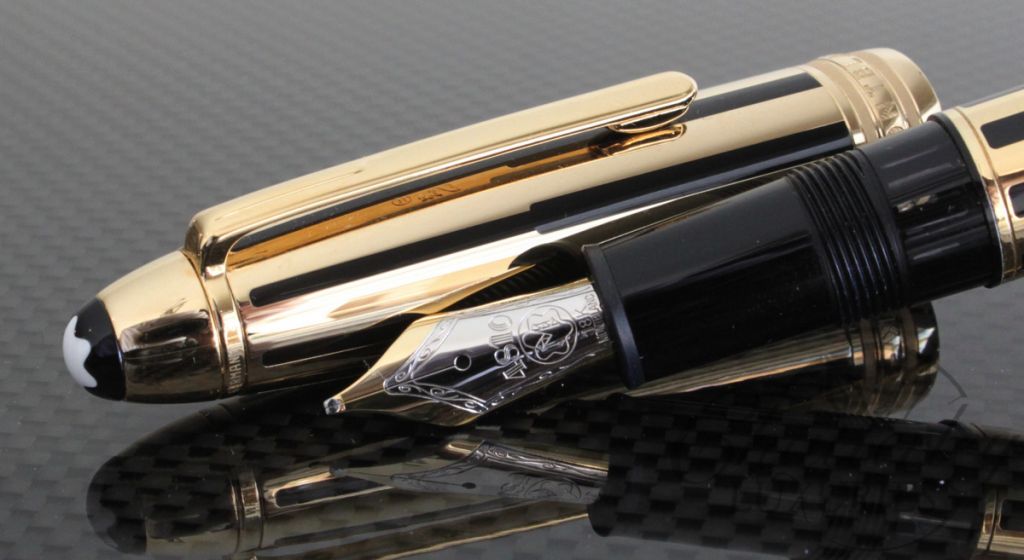 Montblanc Solitaire Gold and Black Fountain Pen2