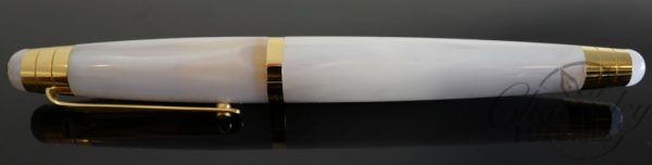 Signum Nova White and Gold Fountain Pen 18KT Gold Nib