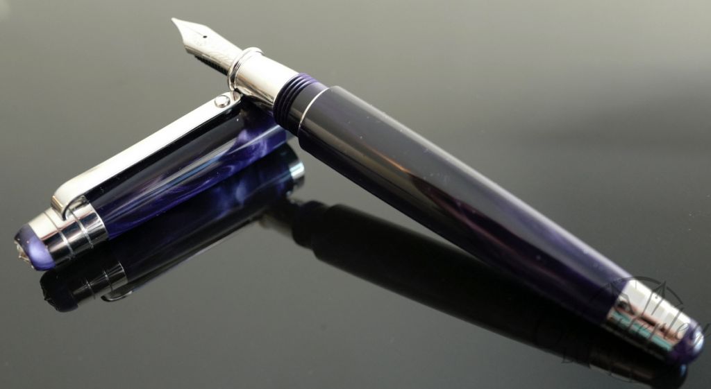 Signum Nova Purple and Silver Fountain Pen 18KT Gold Nib