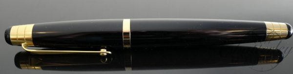 Signum Nova Black and Gold Fountain Pen 18KT Gold Nib