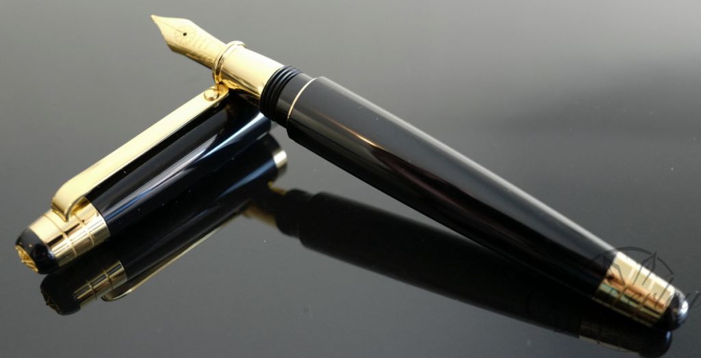 Signum Nova Black and Gold Fountain Pen 18KT Gold Nib
