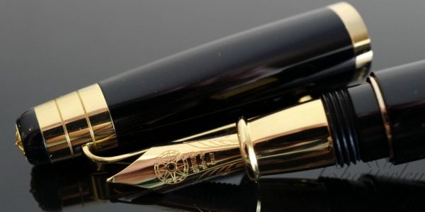 Signum Nova Black and Gold Fountain Pen 18KT Gold Nib