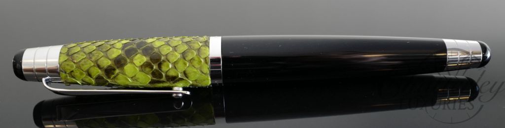 Signum Nova Green Python Fountain Pen 18KT Gold Nib