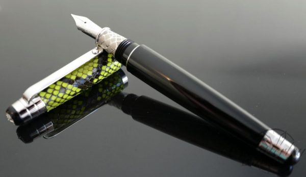 Signum Nova Green Python Fountain Pen 18KT Gold Nib