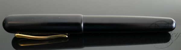 Danitrio Urushi Kuro-Keshi (Black) on a Takumi Fountain Pen Gold Clip