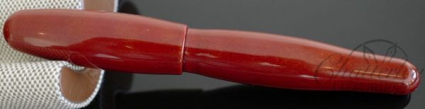 Danitrio Byakudan-nuri Red Hyotan Fountain Pen