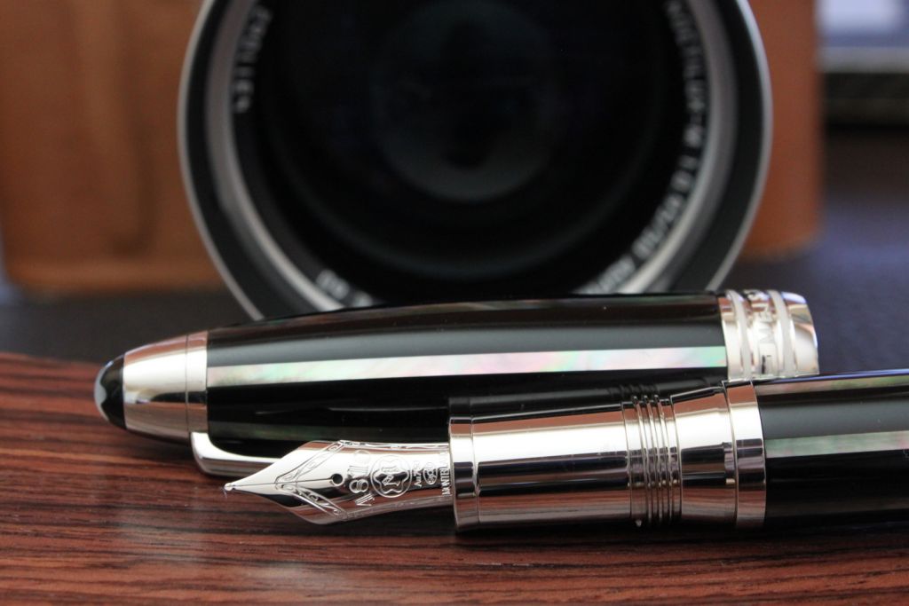 Montblanc moon shop pearl fountain pen