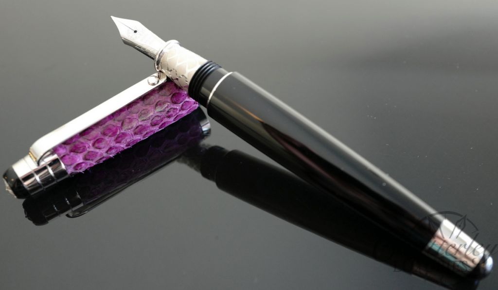 Signum Nova Purple Python Fountain Pen 18KT Gold Nib