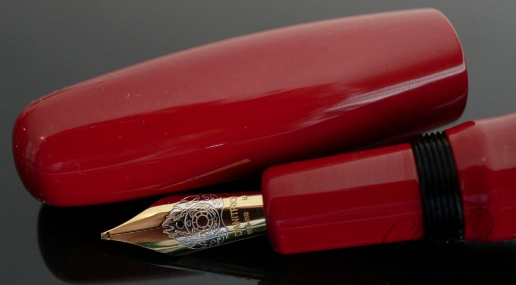 Danitrio Roiro-migaki Red on Hoytan Fountain Pen