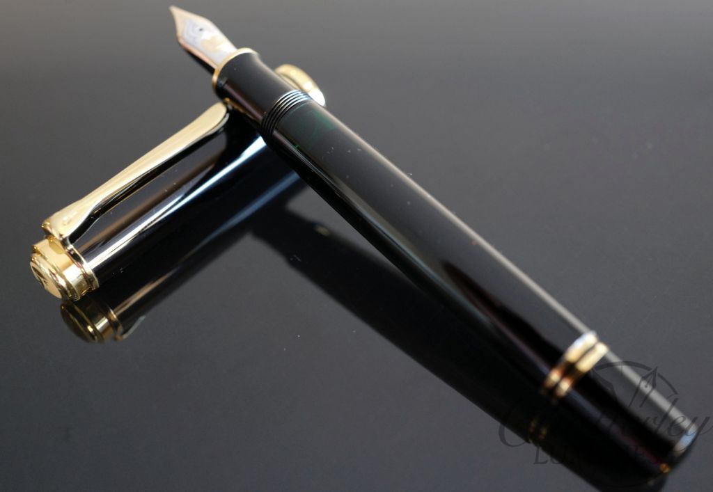 Profeet scheerapparaat veeg Pelikan Fountain Pen Souveran M800 Black with Gold trim