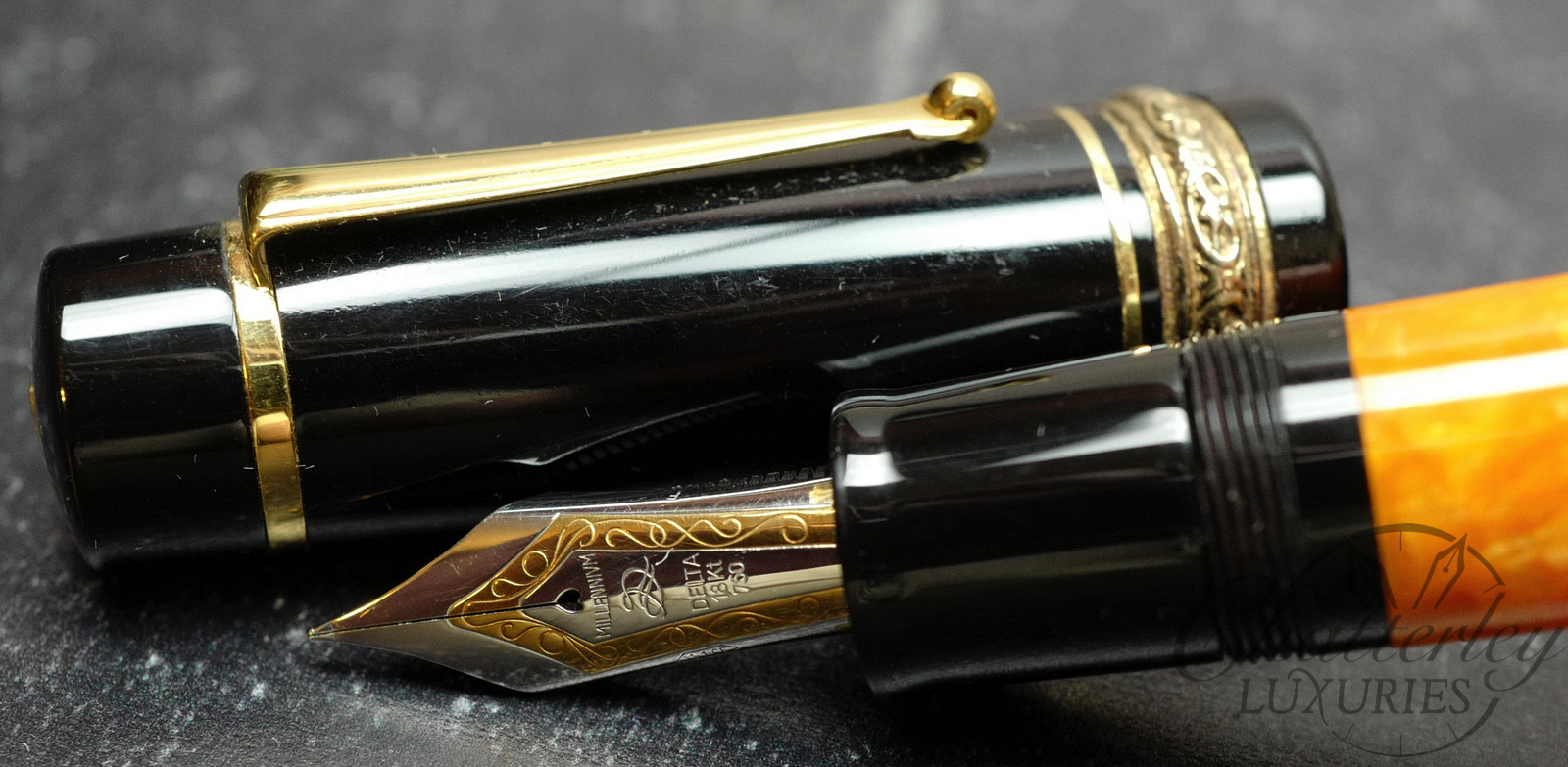 Original Classic Delta Dolce Vita Oversize Fountain Pen with Gold 