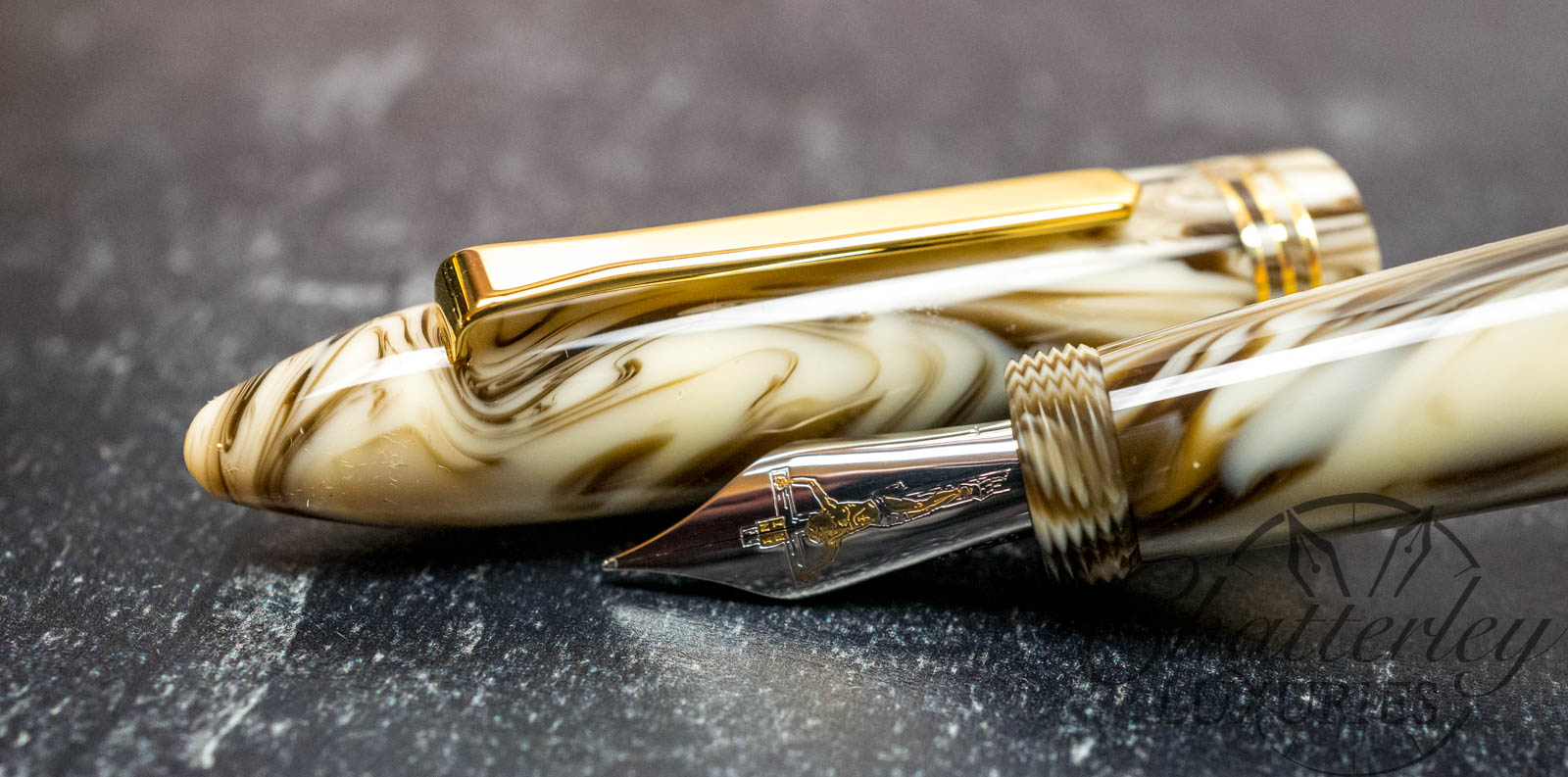 Chateau Marquess UR01 Tame-nuri and Gold Leaf Fountain Pen