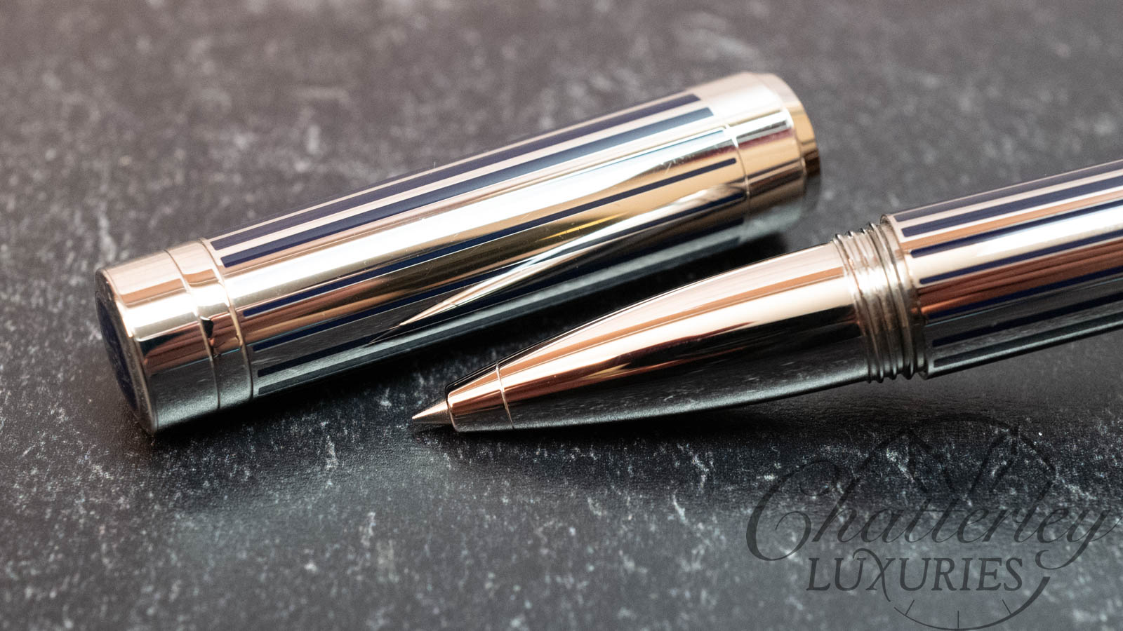 Aplustore Penna Rollerblu A Strisce Blu Modello 2017 – Scrittura Morbida, Design Elegante Con Tappo A Vite, Ricaricabile