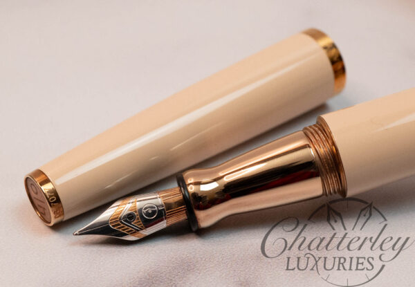 Otto Hutt Design 06 Shine Sand Rose Gold Fountain Pen