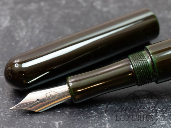 Tamenuri Studio Midori-tamenuri (Green) Urushi Fountain Pen
