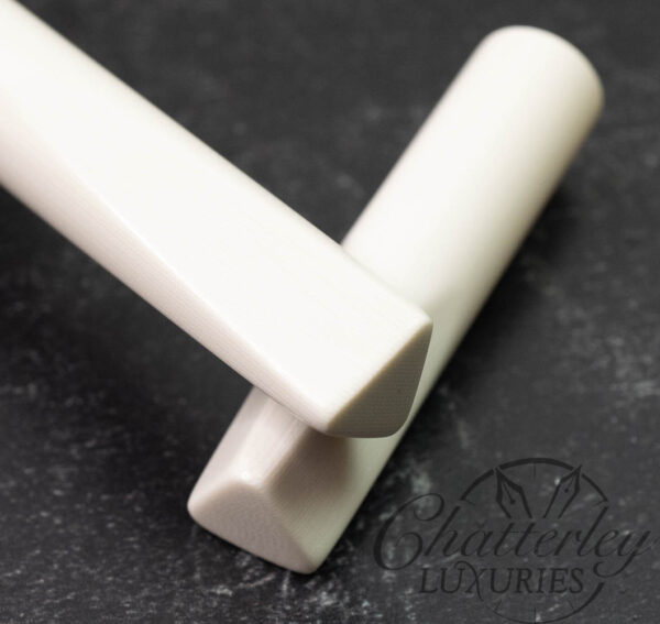 Newton Chatterley G10 Prospector White Fountain Pen - Image 3