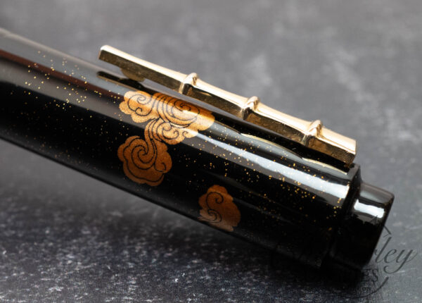 AP Limited Editions "The Writer" Maki-e/Urushi Celestial Musician with Fu Dog Fountain Pen - Image 6