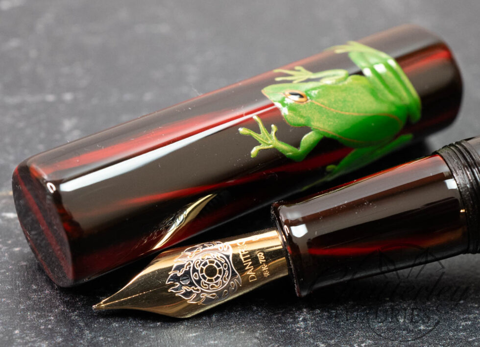 Danitrio Maki-e Frog with Gradient Urushi on Sho-Hakkaku (Octogon) Fountain Pen