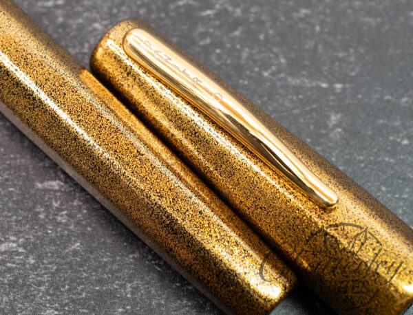 Danitrio Urushi Ishimeji-Nuri Black/Gold on Hakkaku (Octagon) with Gold Clip Fountain Pen - Image 6