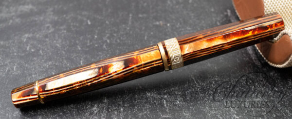 Armando Simoni Club Gladiatore Medio Bespoke 2020 Arco Bronze "Spina Di Pesce" Celluloid Fountain Pen - Image 4