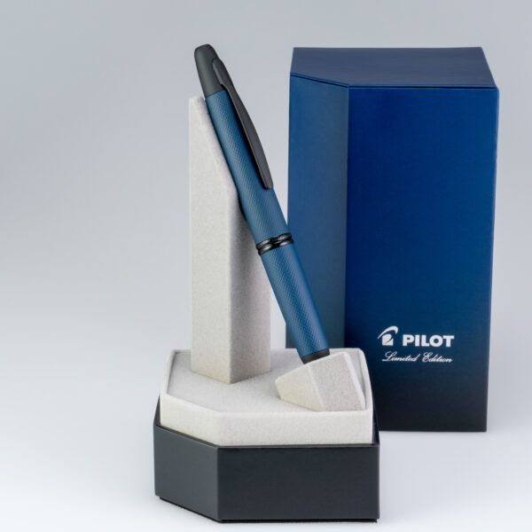 Pilot 2025 Limited Edition Vanishing Point Fountain Pen: Link Midnight - Image 3