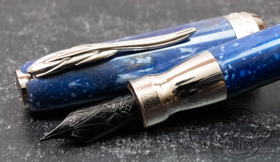 Pineider La Grande Bellezza Gemstones Lapis Blue Fountain Pen
