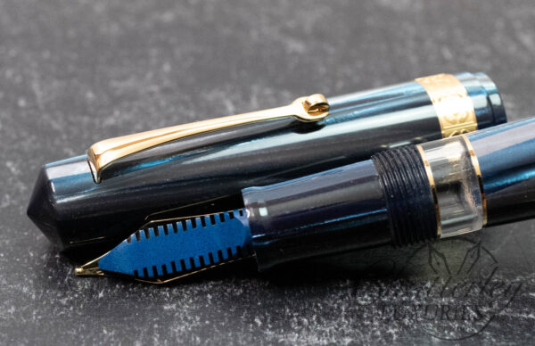 Leonardo Momento Magico Blue Abyss Celluloid Limited Edition Fountain Pen - Image 3