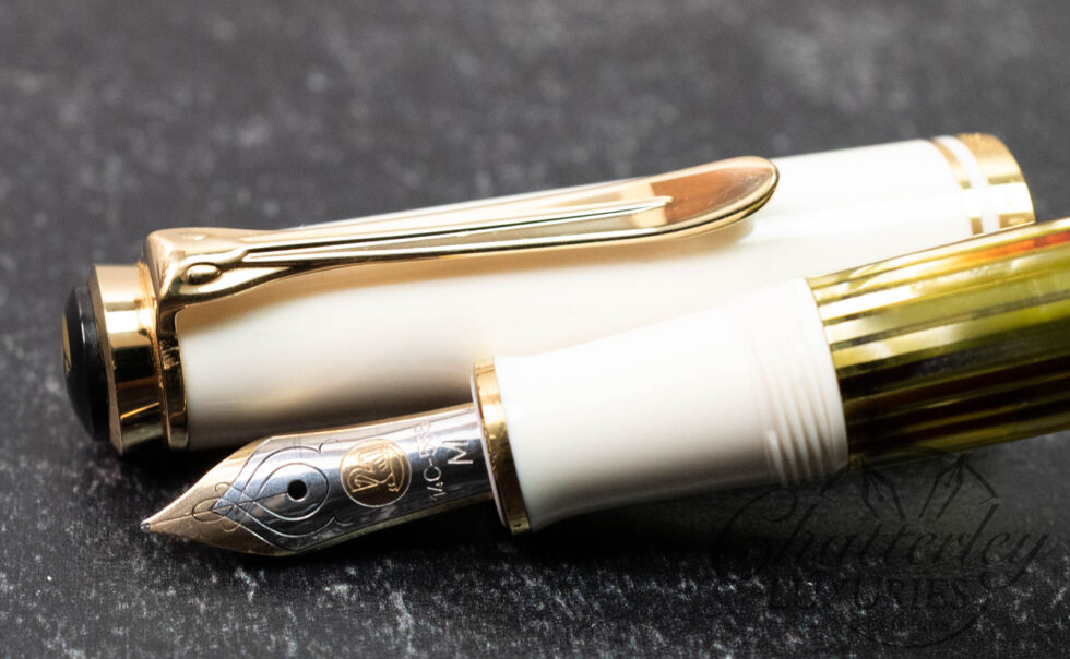 Pelikan Souverän M400 Tortoiseshell White Fountain Pen
