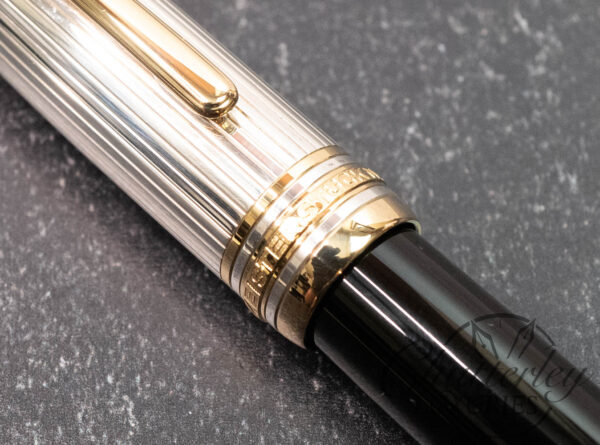 Montblanc LeGrand Doué Solitaire Pinstripe Fountain Pen - Image 4