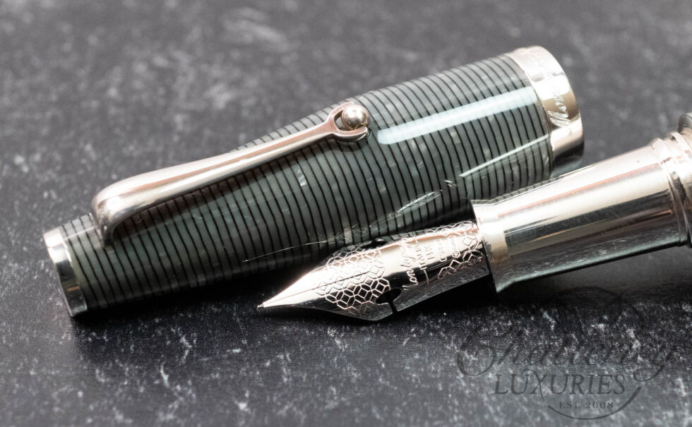 Montegrappa Beauty Book Gentleman Shiny Circles Celluloid Limited Edition Fountain Pen