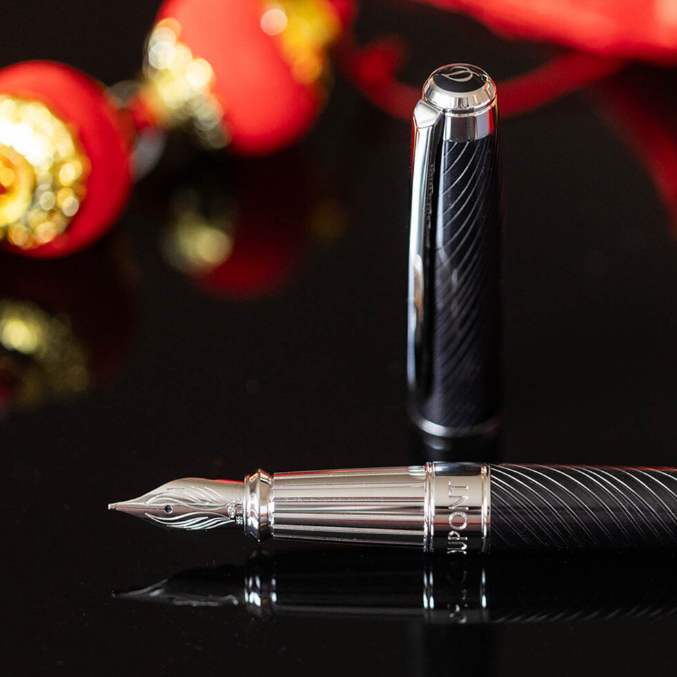 S.T. Dupont Line D Eternity Large Mane Guilloche Black Fountain Pen