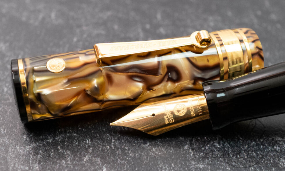Wahl-Eversharp Oversized Decoband Cracked Ice Fountain Pen