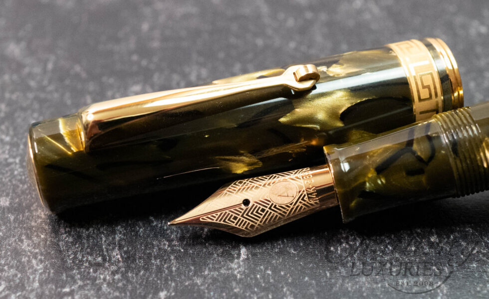 Armando Simoni Club Bologna Medio Limited Edition Saft Green Celluloid Fountain Pen